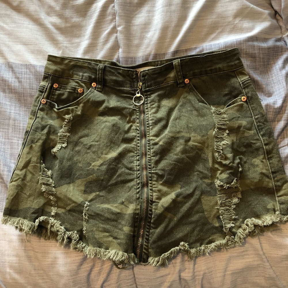 Camo mini skirt size L